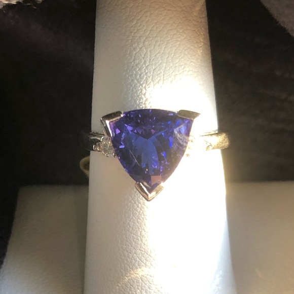 950 platinum 4A tanzanite and diamond ring - Picture 13 of 17